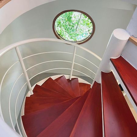 Le Resort And Villas Rawai Buitenkant foto Spiral staircase