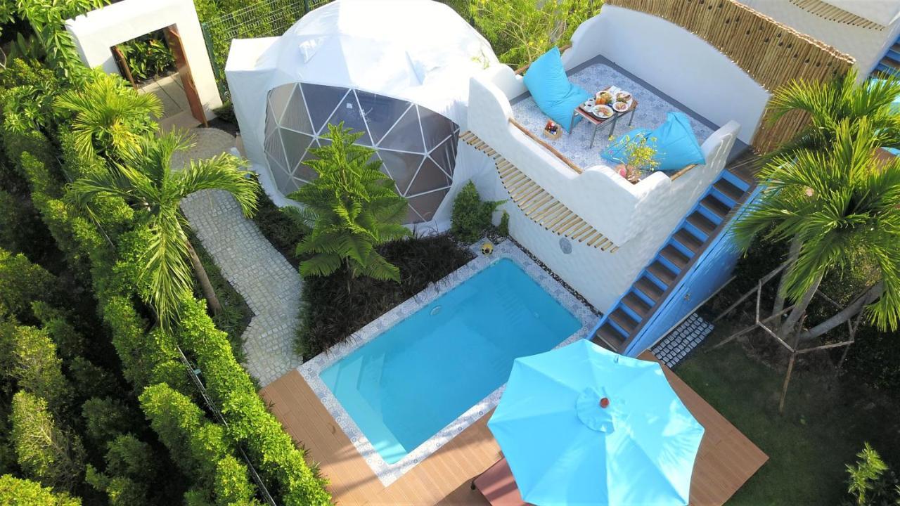 Le Resort And Villas Rawai Buitenkant foto A dome with a swimming pool