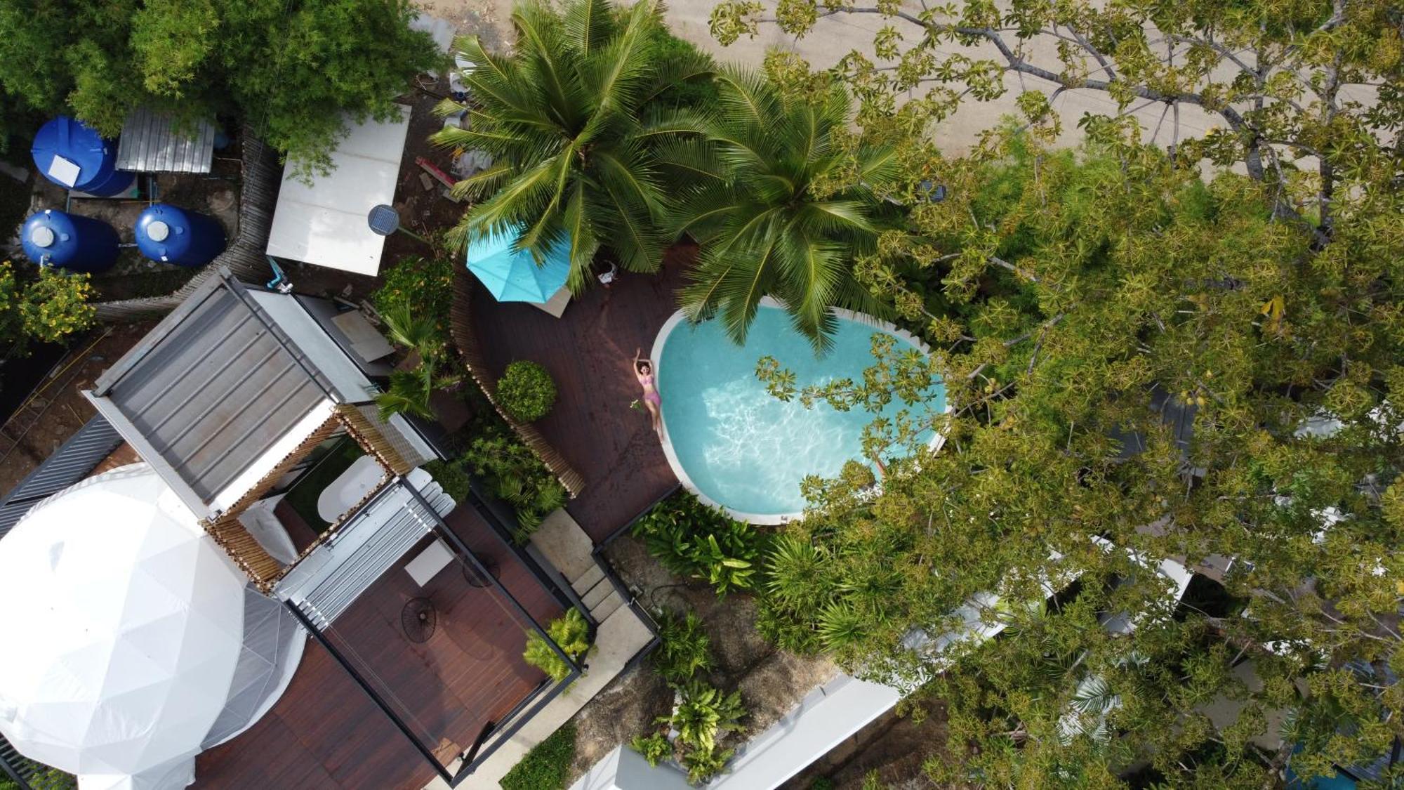 Le Resort And Villas Rawai Buitenkant foto Aerial view of the pool at the hotel