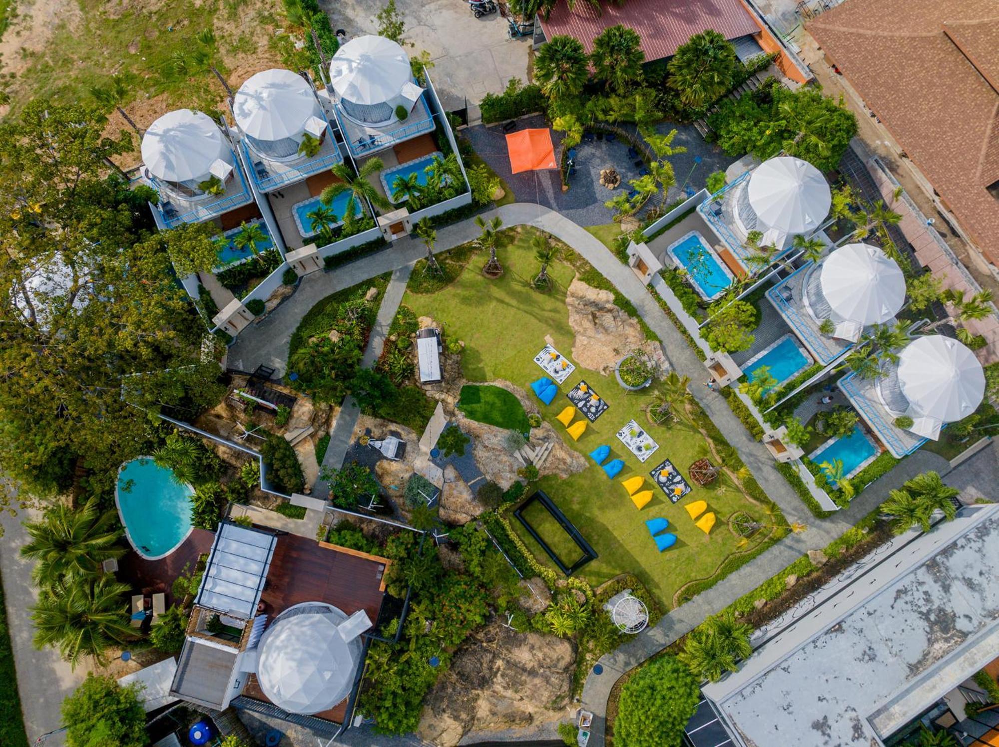 Le Resort And Villas Rawai Buitenkant foto Aerial view of the resort