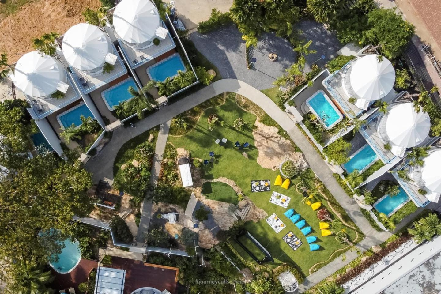Le Resort And Villas Rawai Buitenkant foto Aerial view of the resort