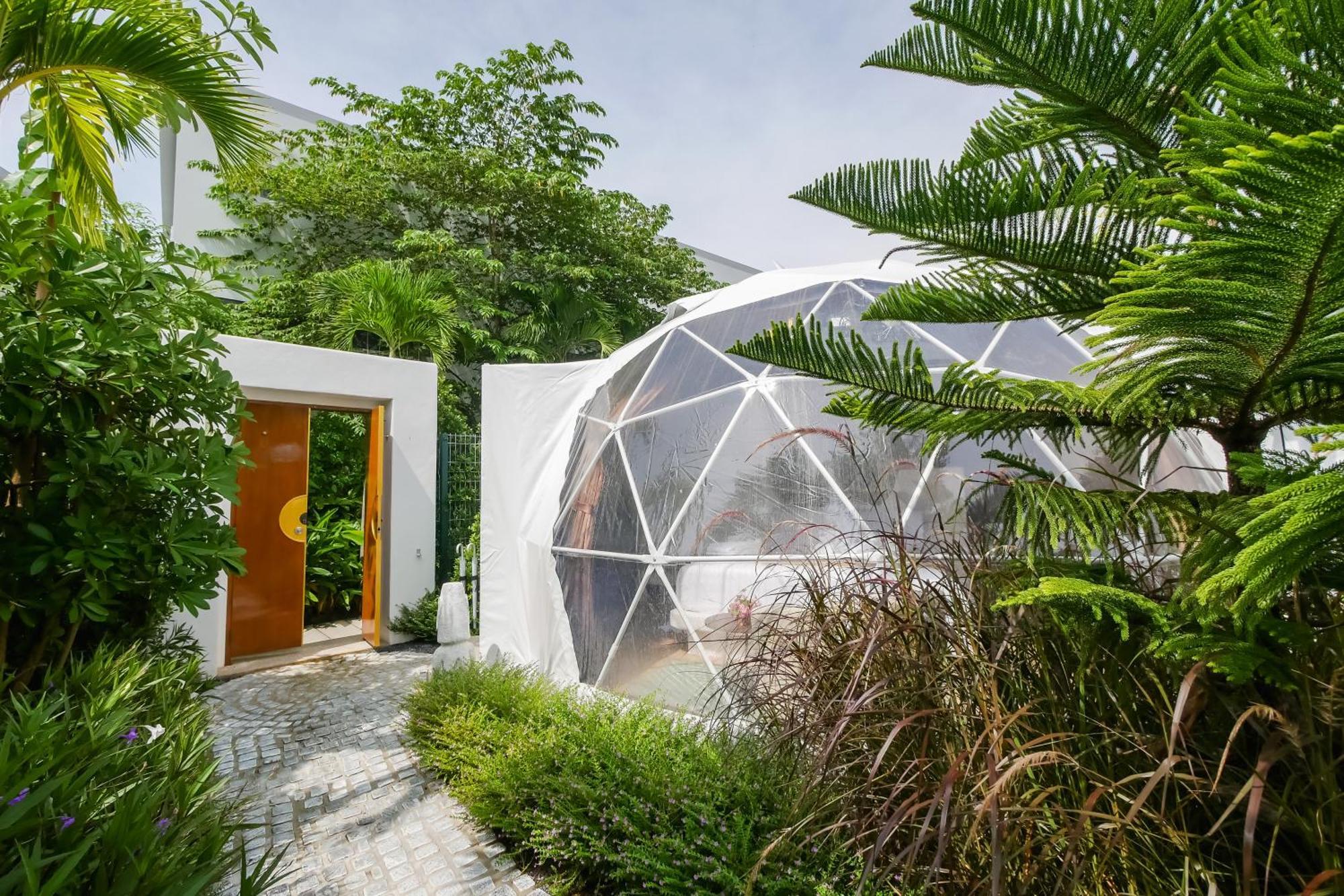 Le Resort And Villas Rawai Buitenkant foto The 10m dome