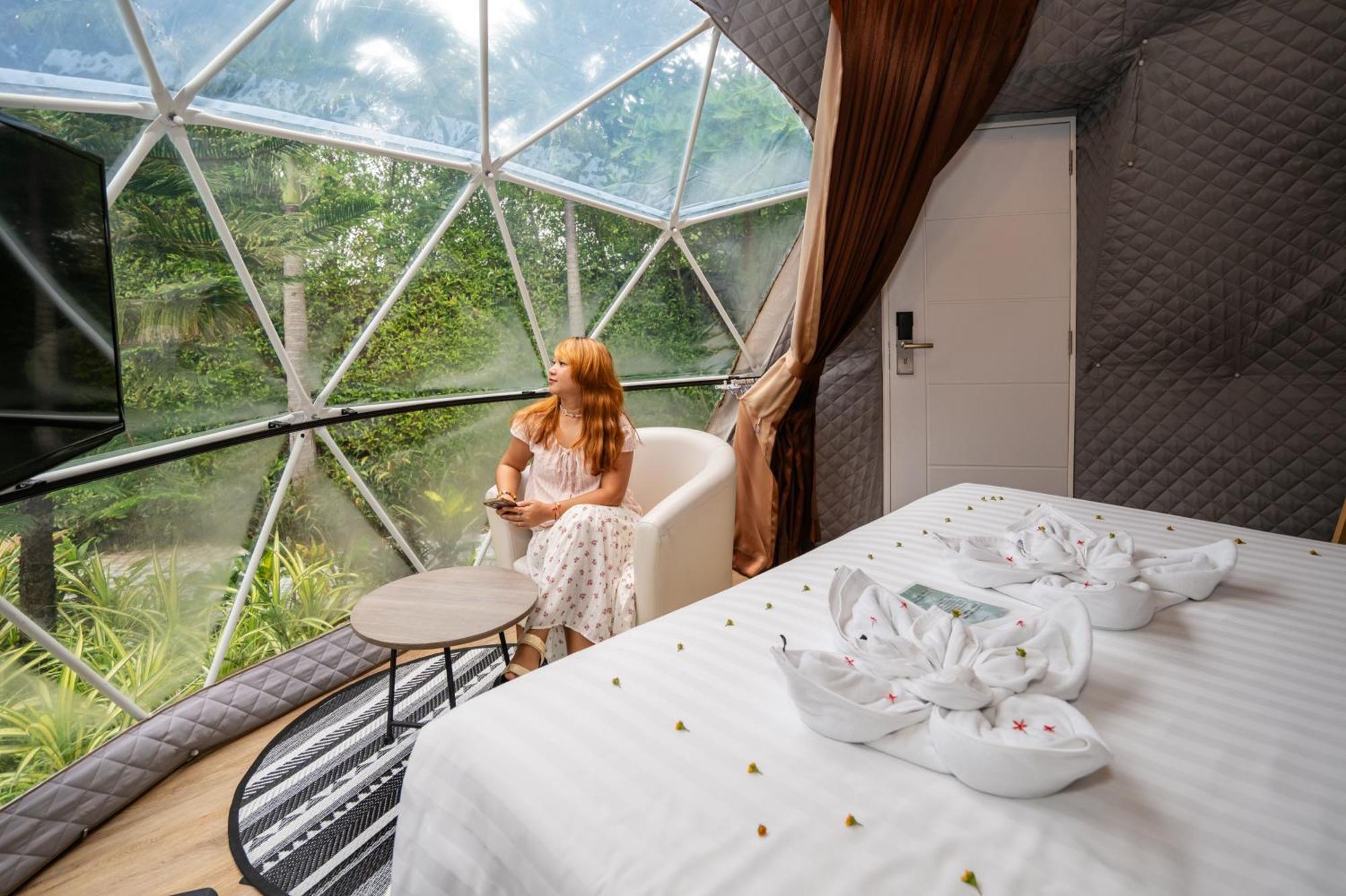 Le Resort And Villas Rawai Buitenkant foto The interior of a glass dome