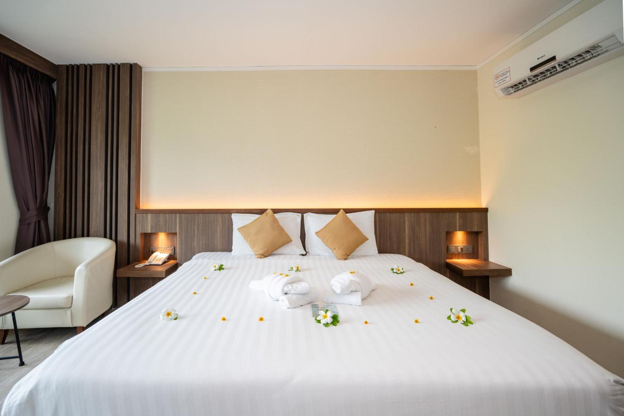 Le Resort And Villas Rawai Buitenkant foto Deluxe Room